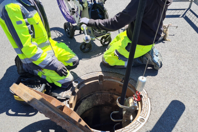 AdobeStock_613910285 Kanalinspektion mit einer Kanalkamera